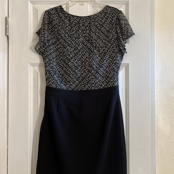 Kohls Fitted Ruffle Dress Size 8 - Picture 3 of 5